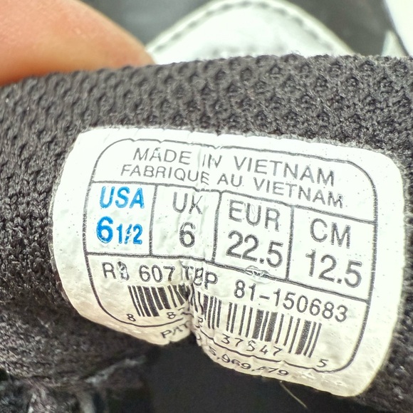 Kids Black and Silver Velcro Shoes with lights - Size 6.5 - Picture 4 of 8